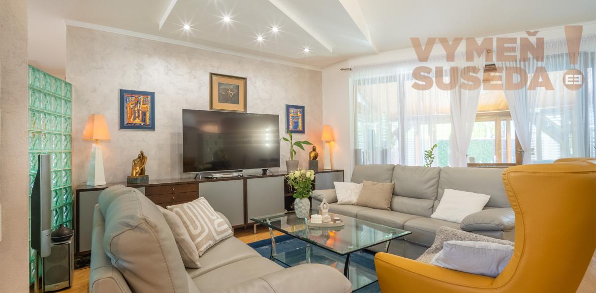 VYMEŇ SUSEDA! – Na predaj výnimočný rodinný dom s bazénom, saunou a garážou v Bratislave – Podunajské Biskupice