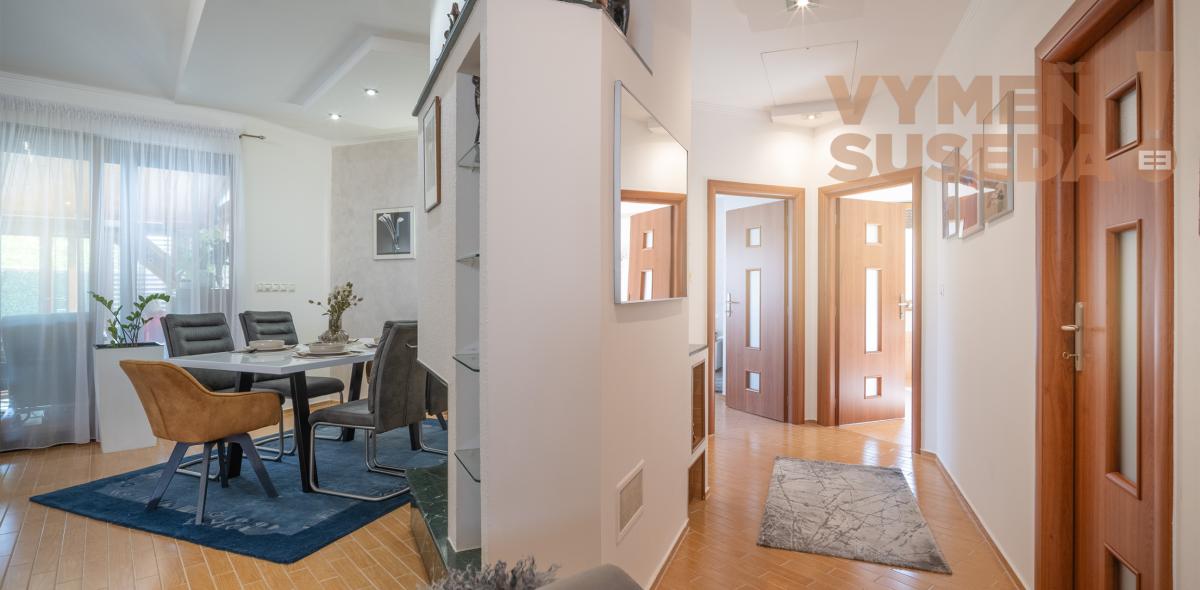 VYMEŇ SUSEDA! – Na predaj výnimočný rodinný dom s bazénom, saunou a garážou v Bratislave – Podunajské Biskupice