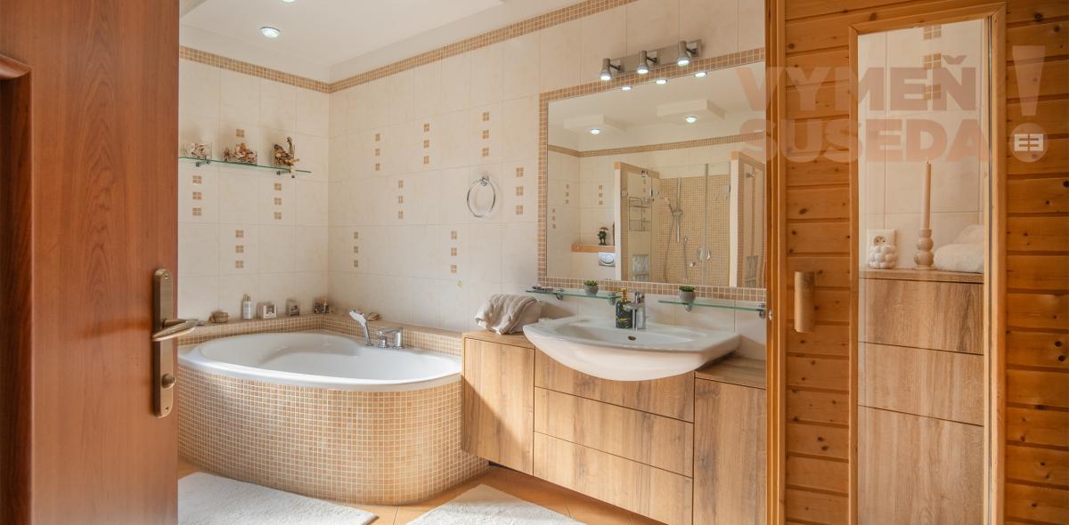 VYMEŇ SUSEDA! – Na predaj výnimočný rodinný dom s bazénom, saunou a garážou v Bratislave – Podunajské Biskupice