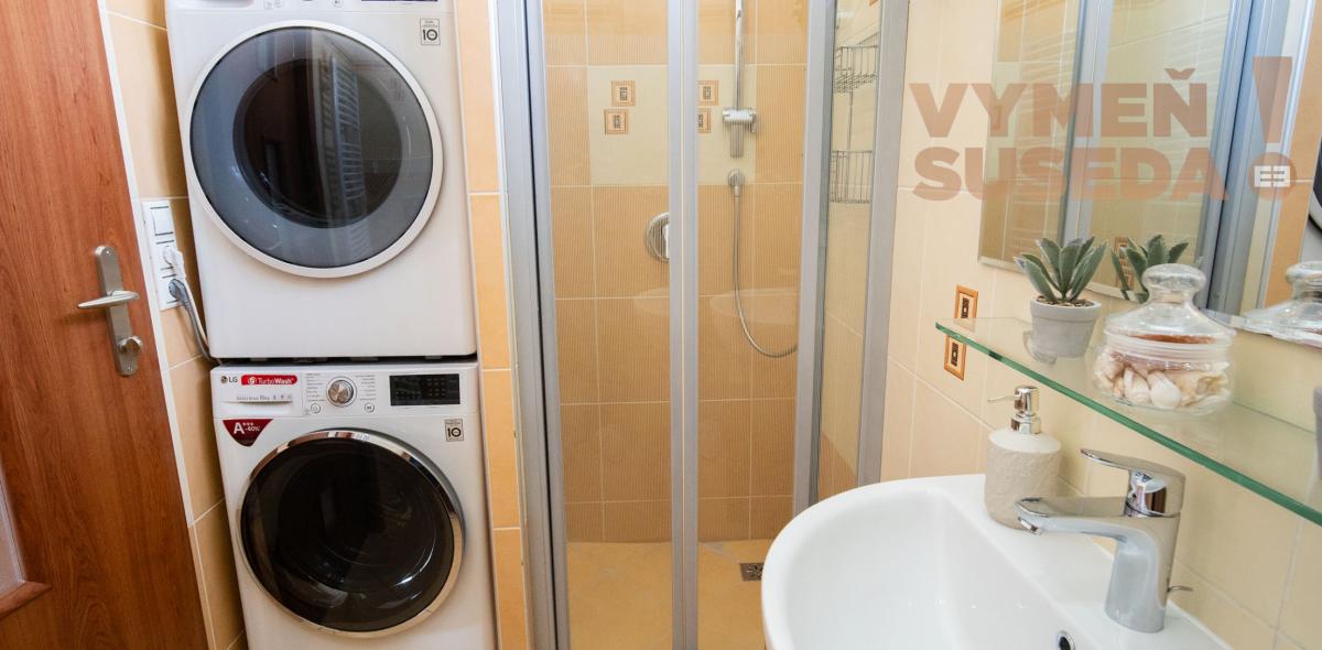 VYMEŇ SUSEDA! – Na predaj výnimočný rodinný dom s bazénom, saunou a garážou v Bratislave – Podunajské Biskupice