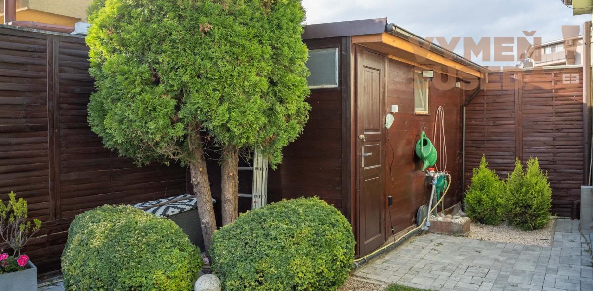 VYMEŇ SUSEDA! – Na predaj výnimočný rodinný dom s bazénom, saunou a garážou v Bratislave – Podunajské Biskupice