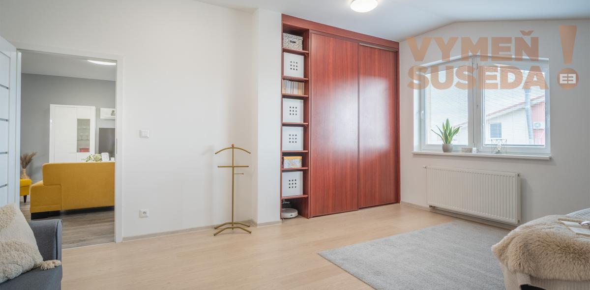 VYMEŇ SUSEDA! – 3 izb. veľkometrážny byt 145m2 v pokojnej lokalite len 10km od Bratislavy v Miloslavove, Agátova ulica.