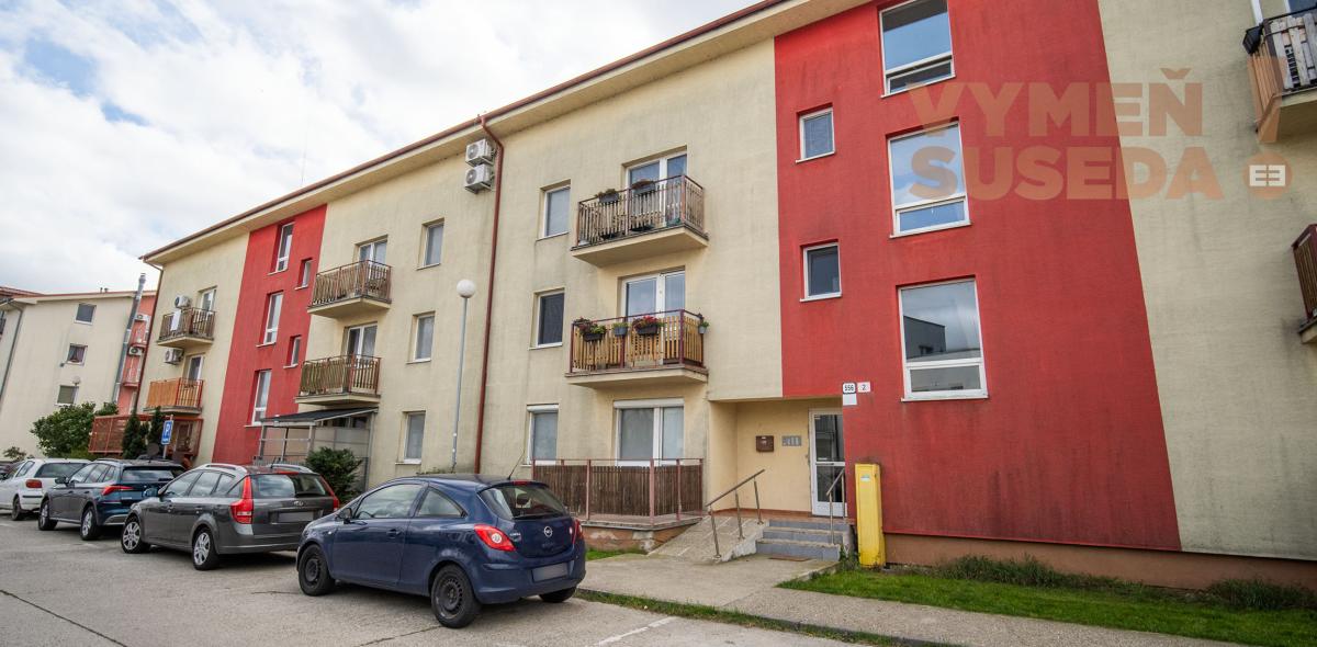 VYMEŇ SUSEDA! – 3 izb. veľkometrážny byt 145m2 v pokojnej lokalite len 10km od Bratislavy v Miloslavove, Agátova ulica.