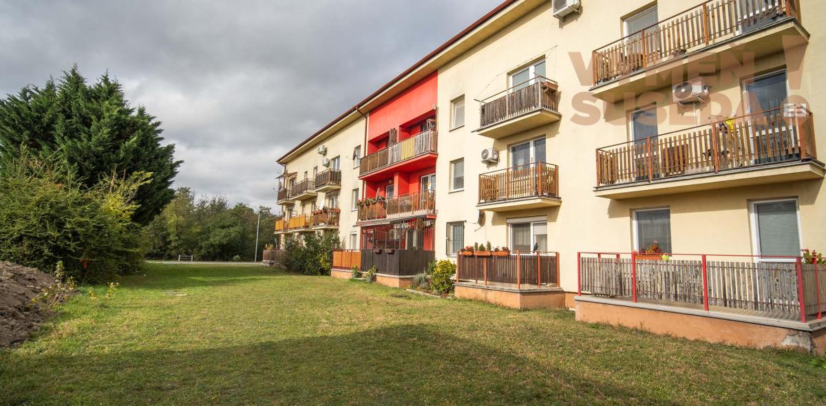 VYMEŇ SUSEDA! – 3 izb. veľkometrážny byt 145m2 v pokojnej lokalite len 10km od Bratislavy v Miloslavove, Agátova ulica.