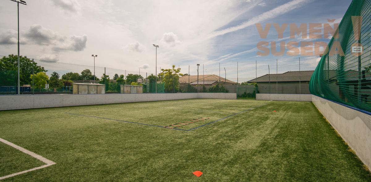 VYMEŇ SUSEDA! – 3 izb. veľkometrážny byt 145m2 v pokojnej lokalite len 10km od Bratislavy v Miloslavove, Agátova ulica.