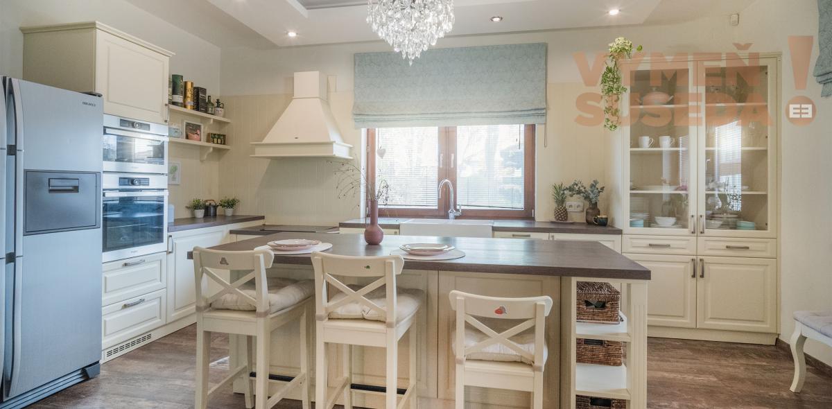 VYMEŇ SUSEDA! – NÍZKOENERGETICKÝ NADŠTANDARDNÝ RODINNÝ DOM KOMPLETNE ZARIADENÝ 306 M2 NA POZEMKU 10á S VÝNIMOČNOU POLOHOU, DUNAJSKÁ STREDA, ul. Sándora Petöfiho