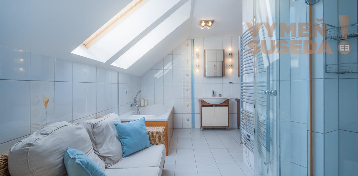 VYMEŇ SUSEDA! – NÍZKOENERGETICKÝ NADŠTANDARDNÝ RODINNÝ DOM KOMPLETNE ZARIADENÝ 306 M2 NA POZEMKU 10á S VÝNIMOČNOU POLOHOU, DUNAJSKÁ STREDA, ul. Sándora Petöfiho