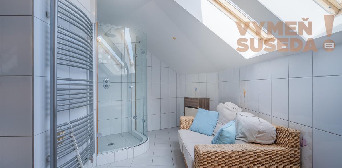 VYMEŇ SUSEDA! – NÍZKOENERGETICKÝ NADŠTANDARDNÝ RODINNÝ DOM KOMPLETNE ZARIADENÝ 306 M2 NA POZEMKU 10á S VÝNIMOČNOU POLOHOU, DUNAJSKÁ STREDA, ul. Sándora Petöfiho