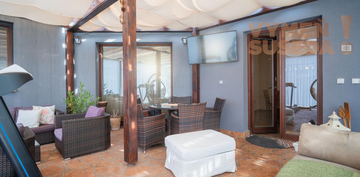 VYMEŇ SUSEDA! – NÍZKOENERGETICKÝ NADŠTANDARDNÝ RODINNÝ DOM KOMPLETNE ZARIADENÝ 306 M2 NA POZEMKU 10á S VÝNIMOČNOU POLOHOU, DUNAJSKÁ STREDA, ul. Sándora Petöfiho