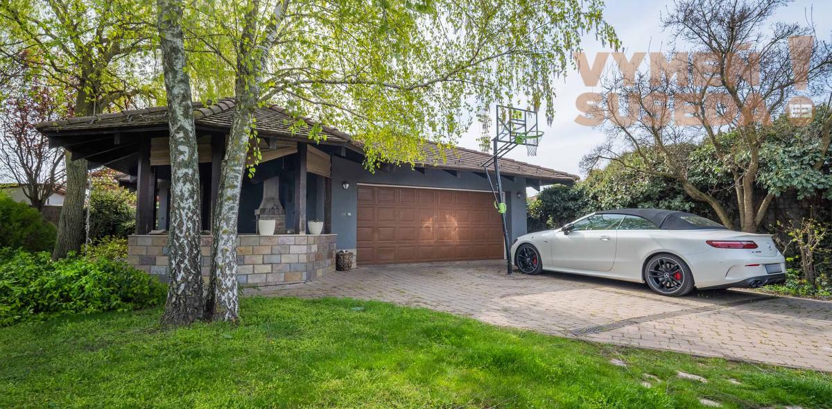 VYMEŇ SUSEDA! – NÍZKOENERGETICKÝ NADŠTANDARDNÝ RODINNÝ DOM KOMPLETNE ZARIADENÝ 306 M2 NA POZEMKU 10á S VÝNIMOČNOU POLOHOU, DUNAJSKÁ STREDA, ul. Sándora Petöfiho