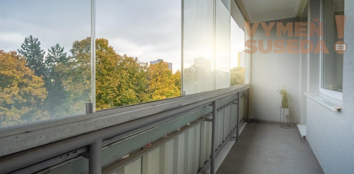 VYMEŇ SUSEDA! - VÝNIMOČNÝ 2 IZB. ZREKONŠTRUOVANÝ EŠTE NEOBÝVANÝ BYT s LOGGIOU, VYHĽADÁVANÁ LOKALITA DÚBRAVKA, BUJNÁKOVA UL., BA IV.