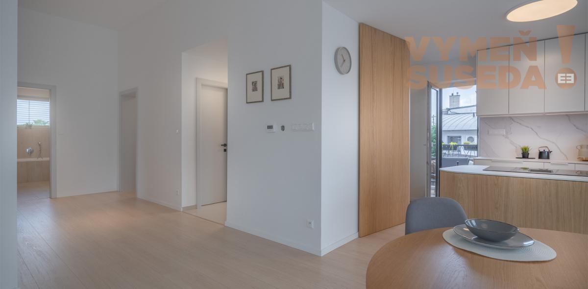 VYMEŇ SUSEDA! - Výnimočný, 4 izb. byt s terasou, vysokými stropmi, pozemkom, zariadený vo vysokom štandarde, NOVOSTAVBA, LOZORNO.