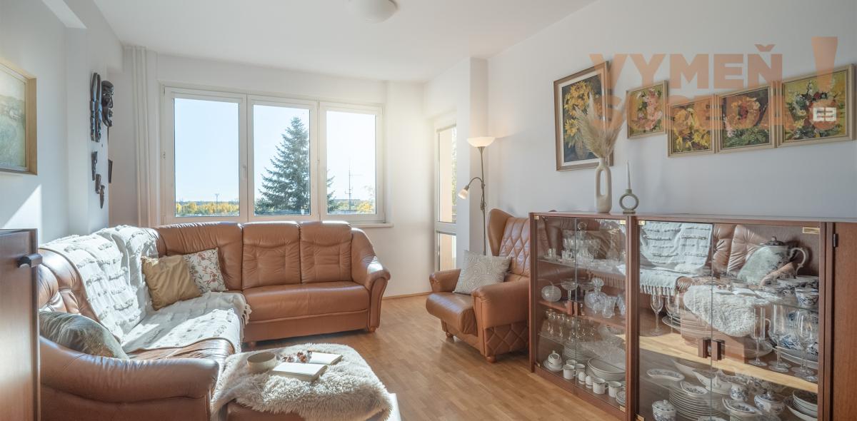 VYMEŇ SUSEDA! - VÝNIMOČNÝ 3 IZB. BYT S DVOMI LOGGIAMI, VYHĽADÁVANÁ LOKALITA PRI VINOHRADOCH A LESE, BA III, KARPATSKÉ NÁMESTIE, RAČA.