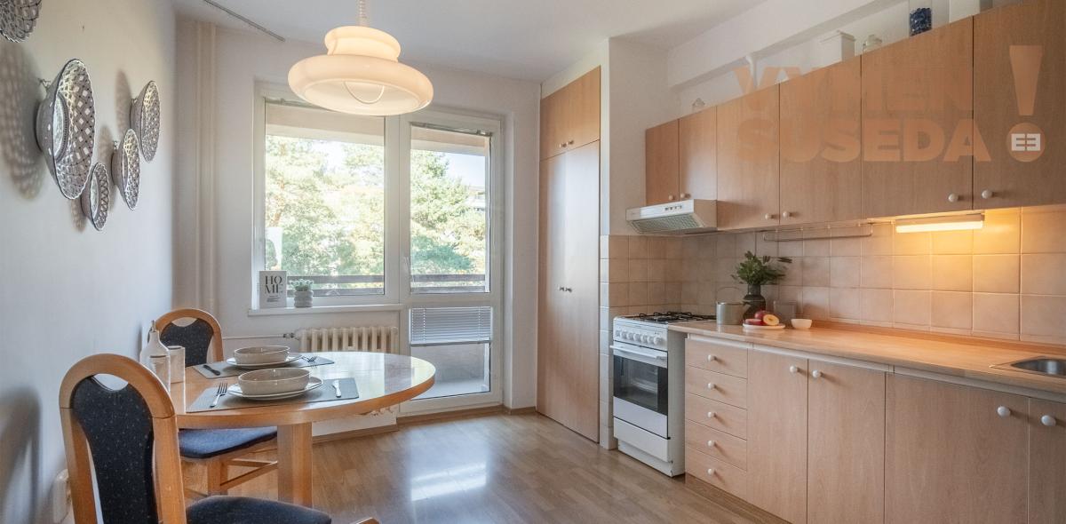 VYMEŇ SUSEDA! - VÝNIMOČNÝ 3 IZB. BYT S DVOMI LOGGIAMI, VYHĽADÁVANÁ LOKALITA PRI VINOHRADOCH A LESE, BA III, KARPATSKÉ NÁMESTIE, RAČA.