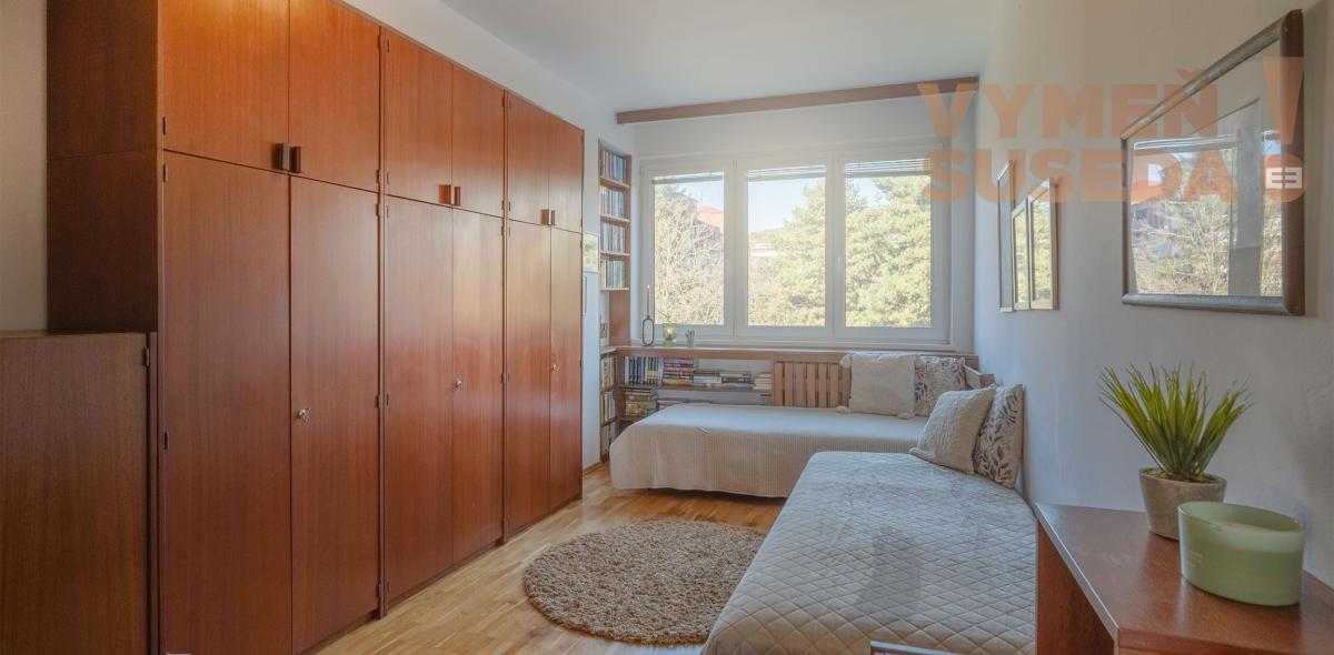 VYMEŇ SUSEDA! - VÝNIMOČNÝ 3 IZB. BYT S DVOMI LOGGIAMI, VYHĽADÁVANÁ LOKALITA PRI VINOHRADOCH A LESE, BA III, KARPATSKÉ NÁMESTIE, RAČA.