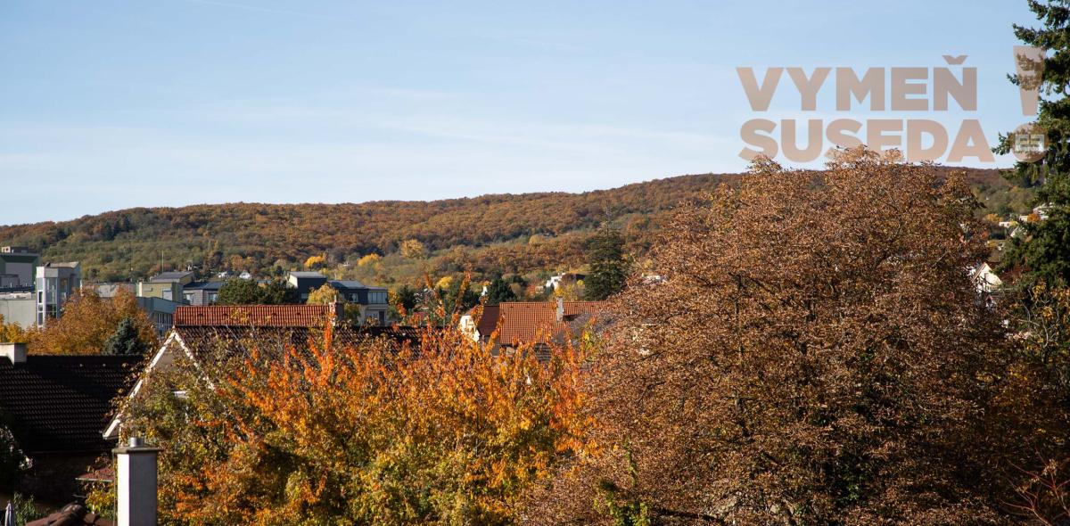 VYMEŇ SUSEDA! - VÝNIMOČNÝ 3 IZB. BYT S DVOMI LOGGIAMI, VYHĽADÁVANÁ LOKALITA PRI VINOHRADOCH A LESE, BA III, KARPATSKÉ NÁMESTIE, RAČA.