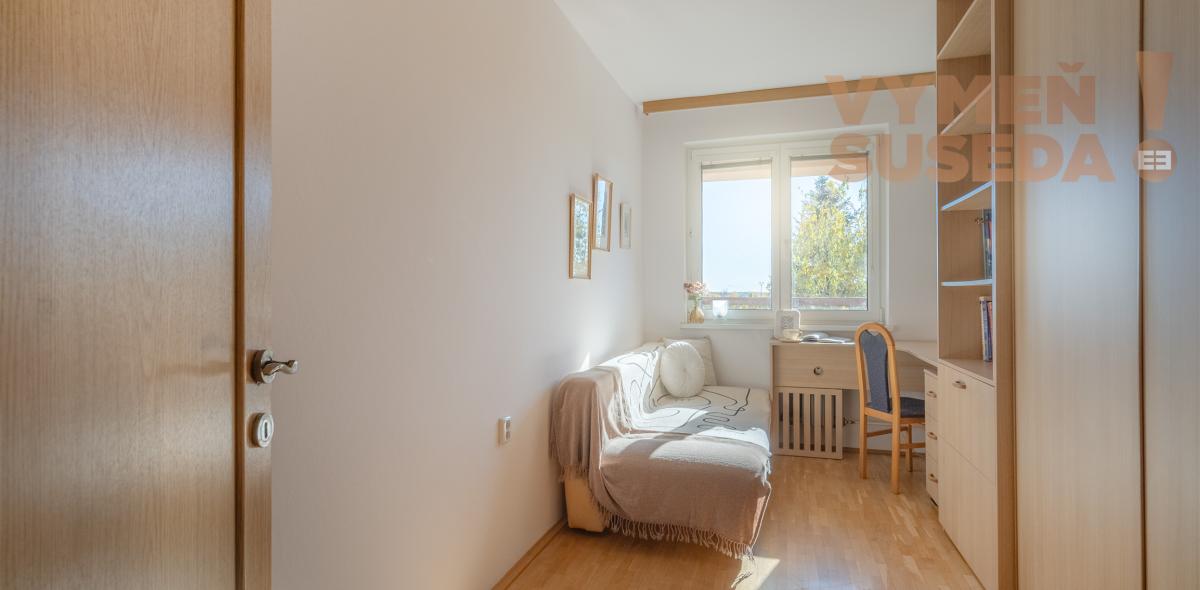 VYMEŇ SUSEDA! - VÝNIMOČNÝ 3 IZB. BYT S DVOMI LOGGIAMI, VYHĽADÁVANÁ LOKALITA PRI VINOHRADOCH A LESE, BA III, KARPATSKÉ NÁMESTIE, RAČA.