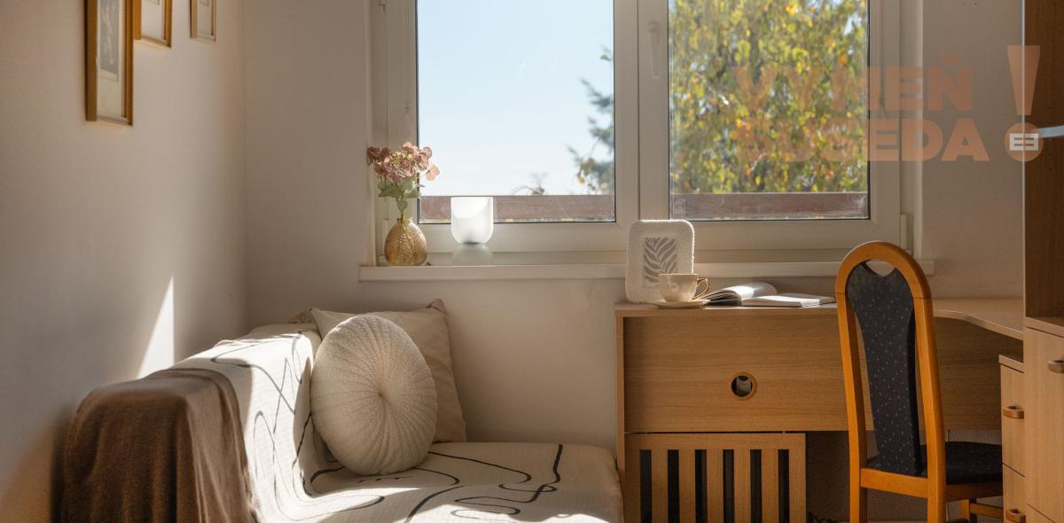 VYMEŇ SUSEDA! - VÝNIMOČNÝ 3 IZB. BYT S DVOMI LOGGIAMI, VYHĽADÁVANÁ LOKALITA PRI VINOHRADOCH A LESE, BA III, KARPATSKÉ NÁMESTIE, RAČA.