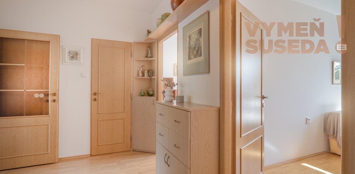 VYMEŇ SUSEDA! - VÝNIMOČNÝ 3 IZB. BYT S DVOMI LOGGIAMI, VYHĽADÁVANÁ LOKALITA PRI VINOHRADOCH A LESE, BA III, KARPATSKÉ NÁMESTIE, RAČA.