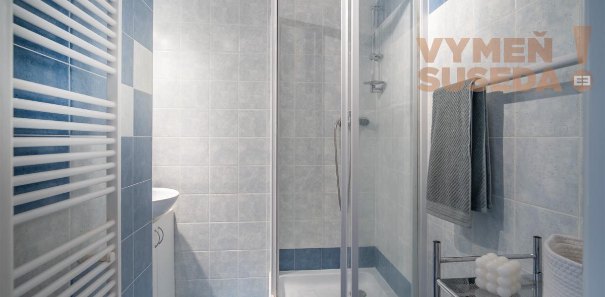 VYMEŇ SUSEDA! - VÝNIMOČNÝ 3 IZB. BYT S DVOMI LOGGIAMI, VYHĽADÁVANÁ LOKALITA PRI VINOHRADOCH A LESE, BA III, KARPATSKÉ NÁMESTIE, RAČA.