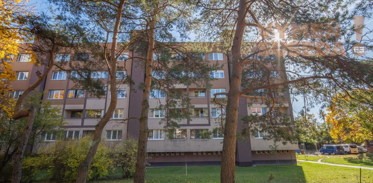 VYMEŇ SUSEDA! - VÝNIMOČNÝ 3 IZB. BYT S DVOMI LOGGIAMI, VYHĽADÁVANÁ LOKALITA PRI VINOHRADOCH A LESE, BA III, KARPATSKÉ NÁMESTIE, RAČA.