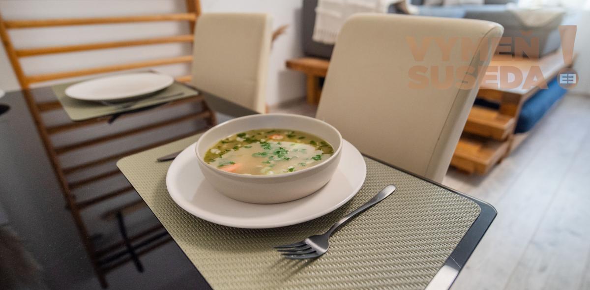 VYMEŇ SUSEDA! – PONÚKAME NA PREDAJ VÝNIMOČNÝ RODINNÝ DOM PRI KOSTOLE a ZÁMOCKÉHO PARKU, KALVÁRSKA UL., STUPAVA .