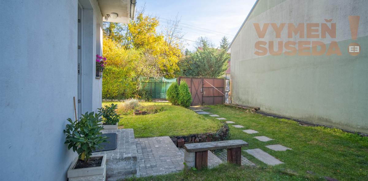 VYMEŇ SUSEDA! – PONÚKAME NA PREDAJ VÝNIMOČNÝ RODINNÝ DOM PRI KOSTOLE a ZÁMOCKÉHO PARKU, KALVÁRSKA UL., STUPAVA .