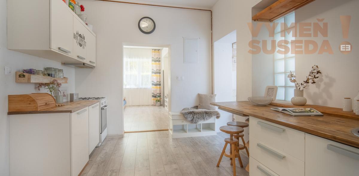 VYMEŇ SUSEDA! – PONÚKAME NA PREDAJ VÝNIMOČNÝ RODINNÝ DOM PRI KOSTOLE a ZÁMOCKÉHO PARKU, KALVÁRSKA UL., STUPAVA .