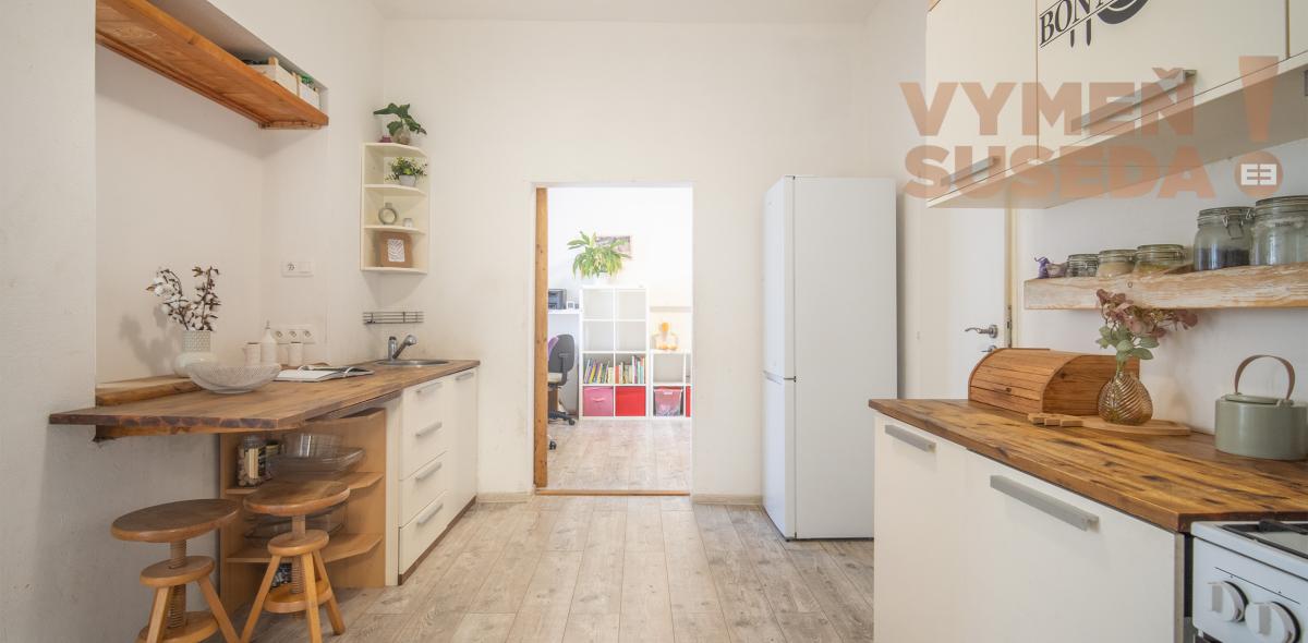 VYMEŇ SUSEDA! – PONÚKAME NA PREDAJ VÝNIMOČNÝ RODINNÝ DOM PRI KOSTOLE a ZÁMOCKÉHO PARKU, KALVÁRSKA UL., STUPAVA .