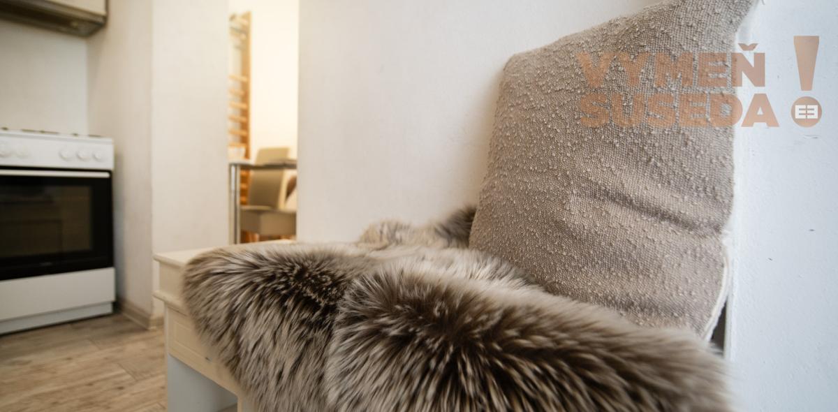 VYMEŇ SUSEDA! – PONÚKAME NA PREDAJ VÝNIMOČNÝ RODINNÝ DOM PRI KOSTOLE a ZÁMOCKÉHO PARKU, KALVÁRSKA UL., STUPAVA .