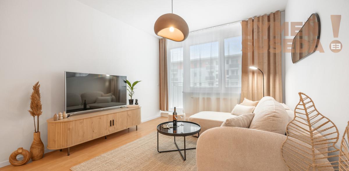 VYMEŇ SUSEDA! - PONÚKAME NA PRENÁJOM KOMPLETNE ZARIADENÝ 2 IZB. BYT S BALKÓNOM VO VYHĽADÁVANEJ LOKALITE KARLOVÁ VES