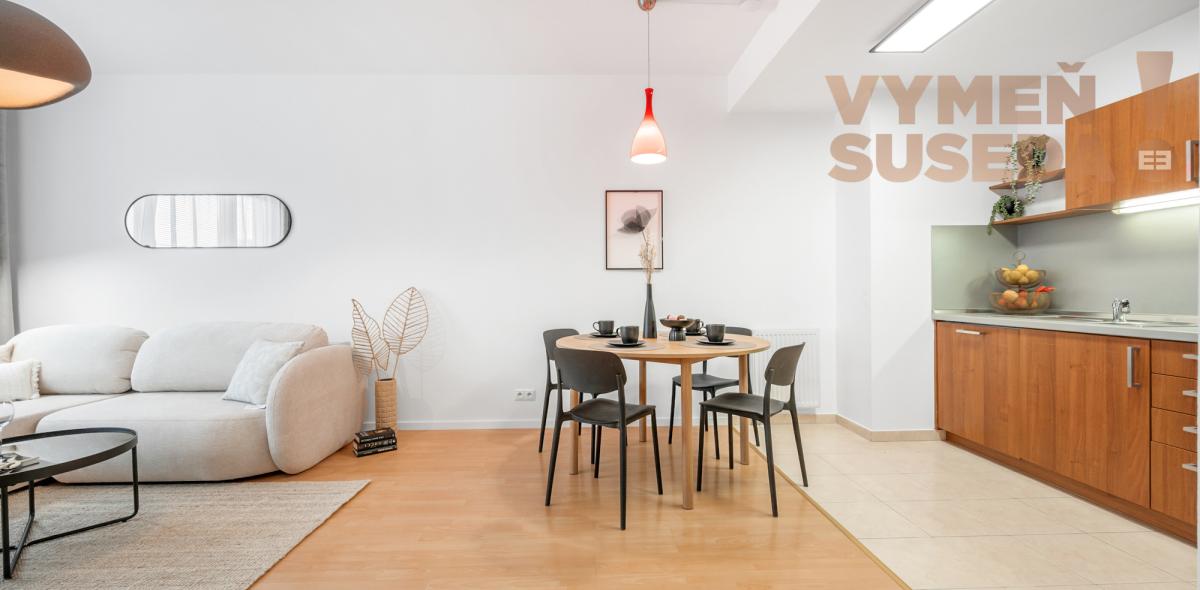 VYMEŇ SUSEDA! - PONÚKAME NA PRENÁJOM KOMPLETNE ZARIADENÝ 2 IZB. BYT S BALKÓNOM VO VYHĽADÁVANEJ LOKALITE KARLOVÁ VES