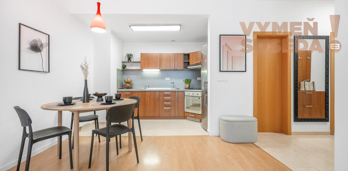 VYMEŇ SUSEDA! - PONÚKAME NA PRENÁJOM KOMPLETNE ZARIADENÝ 2 IZB. BYT S BALKÓNOM VO VYHĽADÁVANEJ LOKALITE KARLOVÁ VES