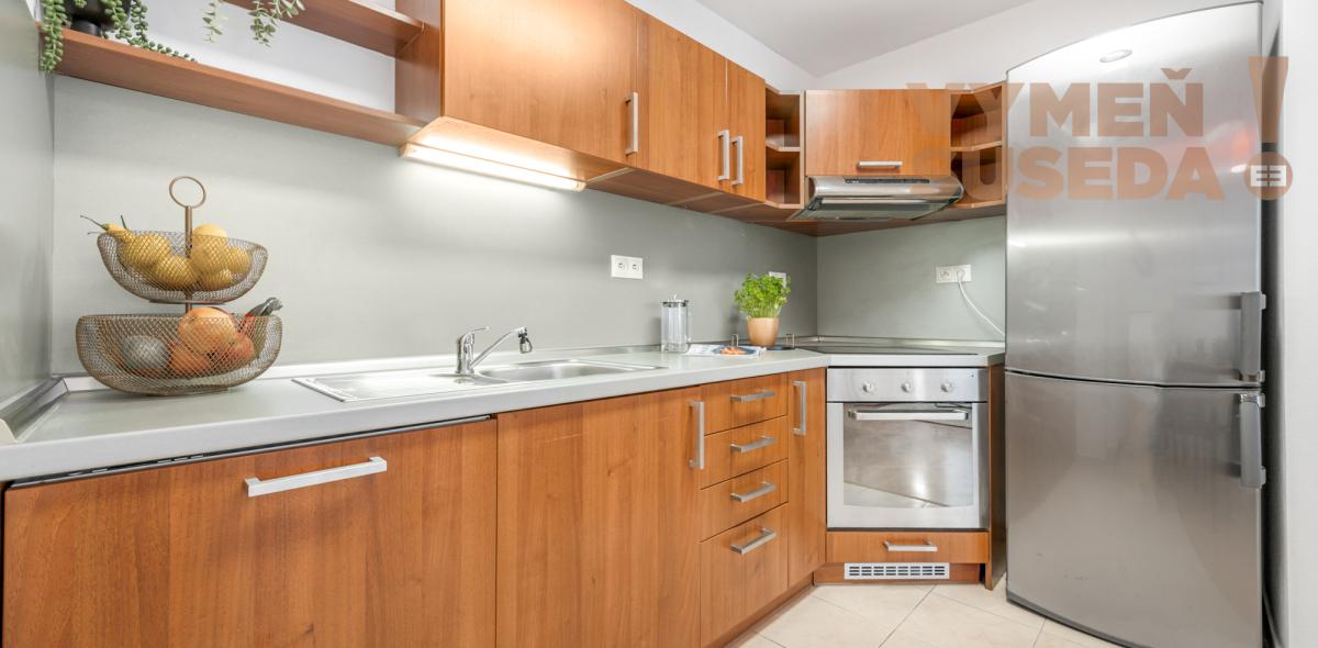 VYMEŇ SUSEDA! - PONÚKAME NA PRENÁJOM KOMPLETNE ZARIADENÝ 2 IZB. BYT S BALKÓNOM VO VYHĽADÁVANEJ LOKALITE KARLOVÁ VES