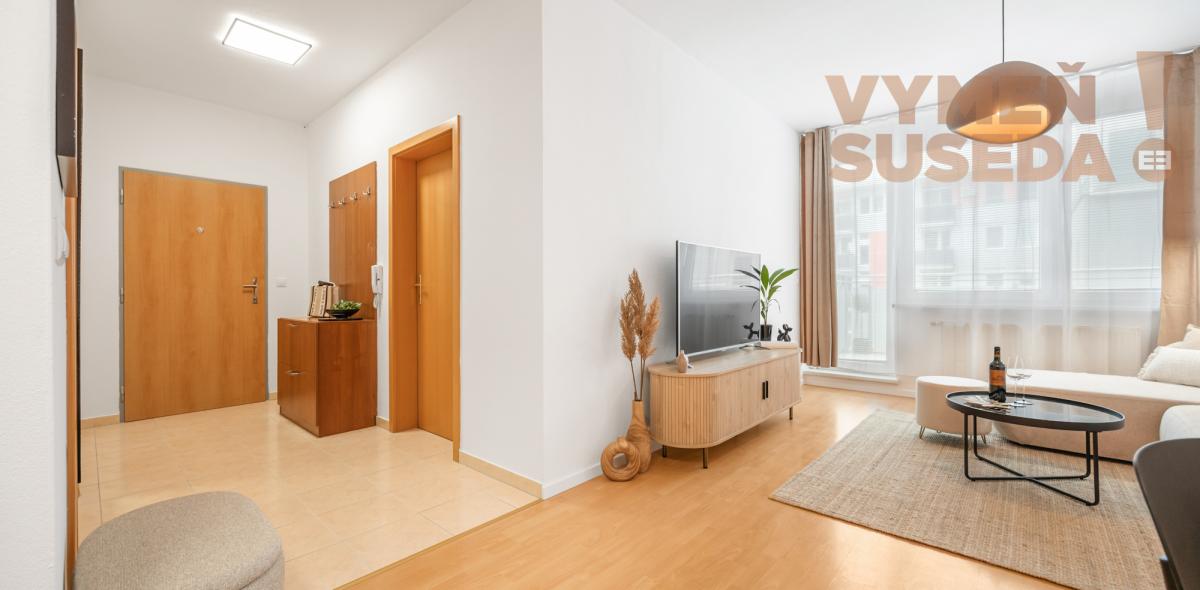 VYMEŇ SUSEDA! - PONÚKAME NA PRENÁJOM KOMPLETNE ZARIADENÝ 2 IZB. BYT S BALKÓNOM VO VYHĽADÁVANEJ LOKALITE KARLOVÁ VES