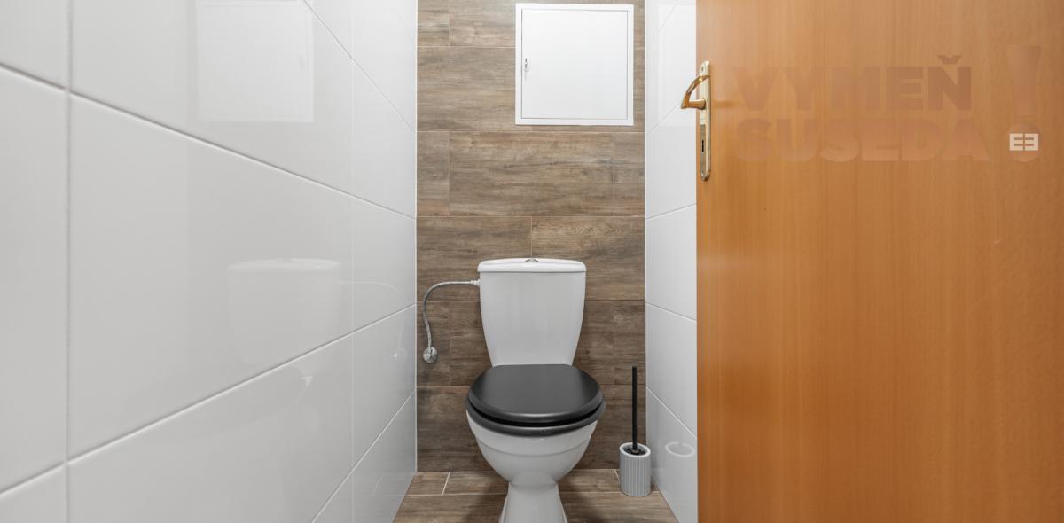 VYMEŇ SUSEDA! - PONÚKAME NA PRENÁJOM KOMPLETNE ZARIADENÝ 2 IZB. BYT S BALKÓNOM VO VYHĽADÁVANEJ LOKALITE KARLOVÁ VES