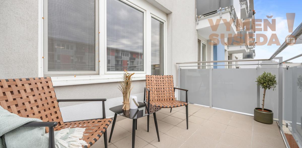 VYMEŇ SUSEDA! - PONÚKAME NA PRENÁJOM KOMPLETNE ZARIADENÝ 2 IZB. BYT S BALKÓNOM VO VYHĽADÁVANEJ LOKALITE KARLOVÁ VES