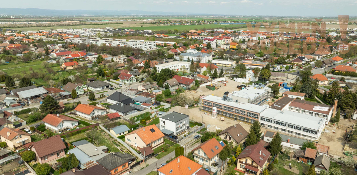 VYMEŇ SUSEDA! - NA PREDAJ VÝNIMOČNÝ STAVEBNÝ POZEMOK URČENÝ PRE DEVELOPERA  – Dunajská Lužná