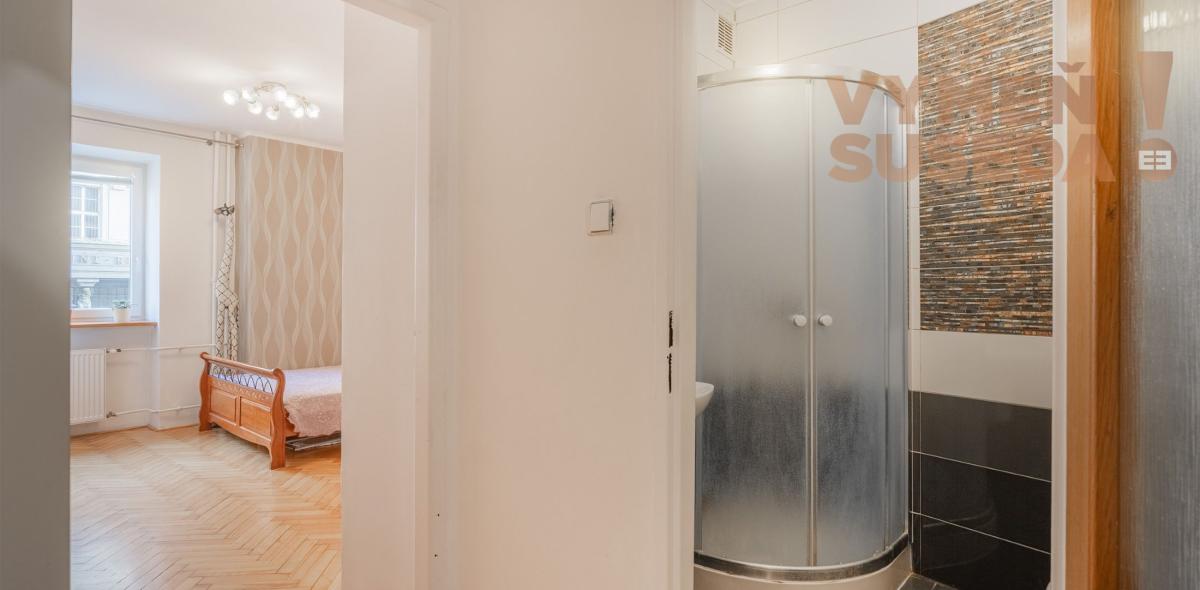 VYMEŇ SUSEDA! – NA PREDAJ VÝNIMOČNÝ 2 IZBOVÝ BYT V SRDCI BRATISLAVY – M.Č. STARÉ MESTO /ŠPITÁLSKA ULICA