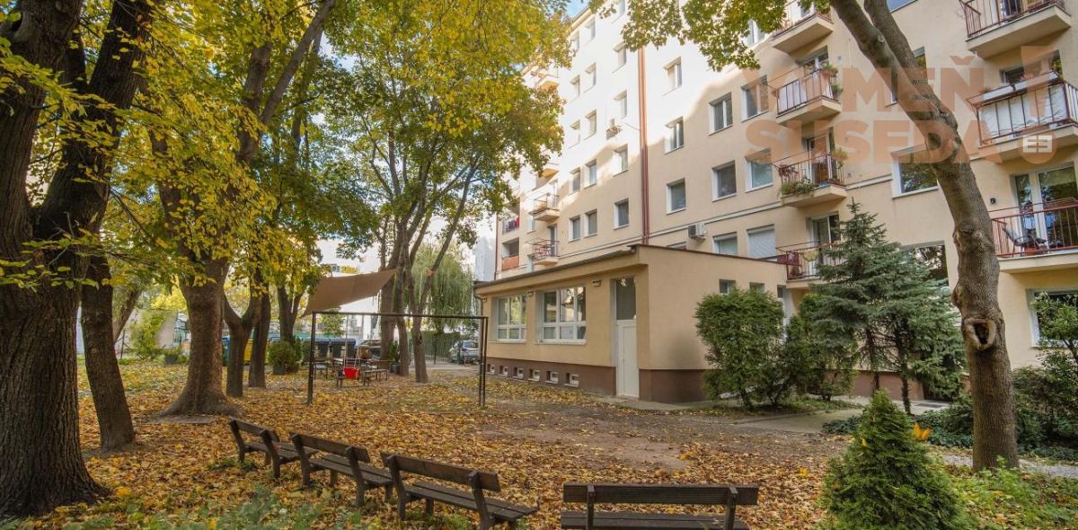 VYMEŇ SUSEDA! – NA PREDAJ VÝNIMOČNÝ 2 IZBOVÝ BYT V SRDCI BRATISLAVY – M.Č. STARÉ MESTO /ŠPITÁLSKA ULICA