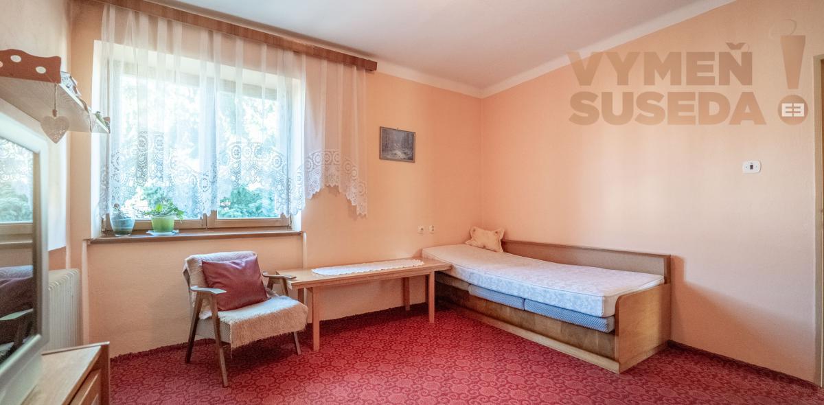 VYMEŇ SUSEDA! - Na predaj pekný 4 izbový rodinný dom v obci Slovenká Ľupča – pri meste Banská Bystrica