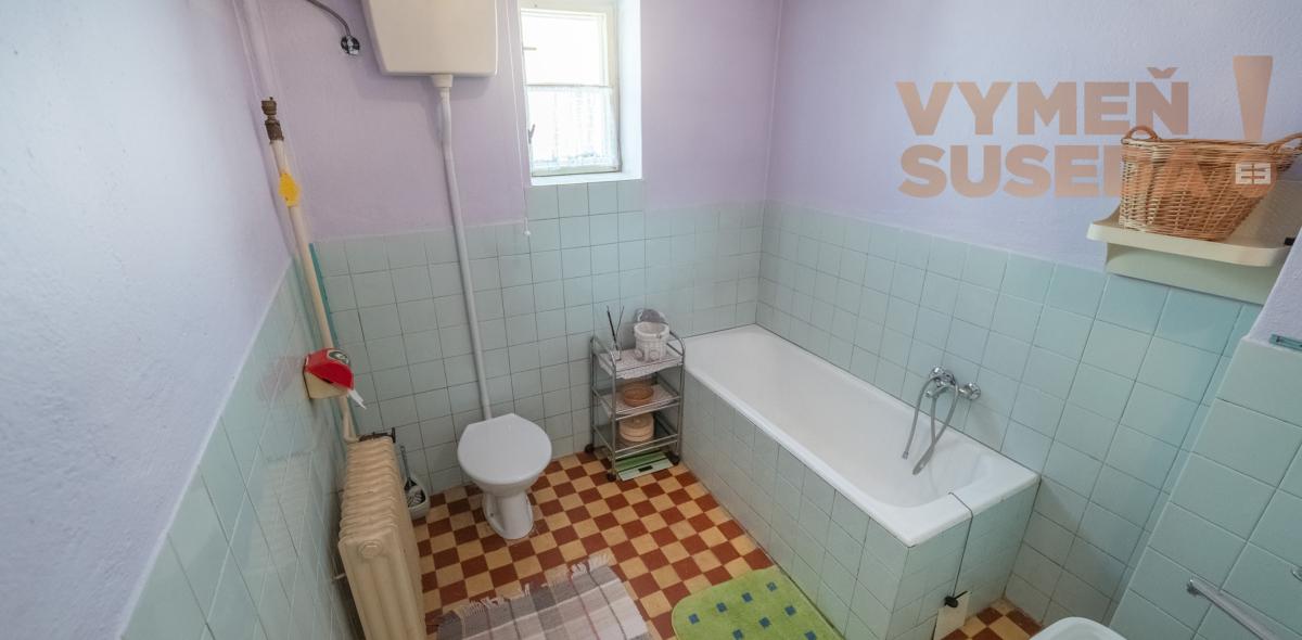 VYMEŇ SUSEDA! - Na predaj pekný 4 izbový rodinný dom v obci Slovenká Ľupča – pri meste Banská Bystrica