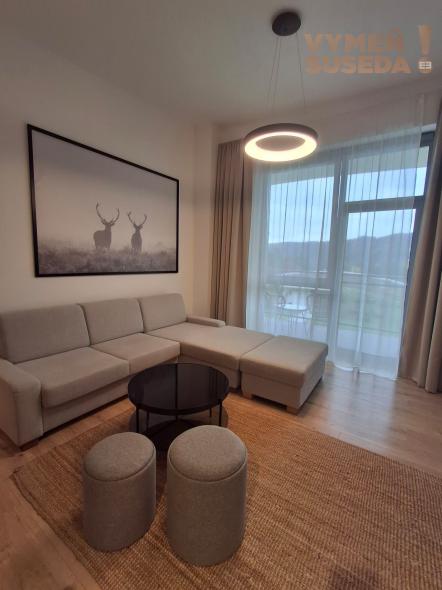 VYMEŇ SUSEDA! – Na predaj exkluzívny 2 izbový apartmán v ikonickom rezorte Evergreen Tále