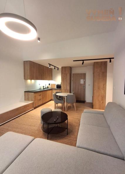 VYMEŇ SUSEDA! – Na predaj exkluzívny 2 izbový apartmán v ikonickom rezorte Evergreen Tále