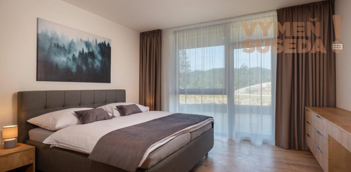 VYMEŇ SUSEDA! – Na predaj exkluzívny 2 izbový apartmán v ikonickom rezorte Evergreen Tále