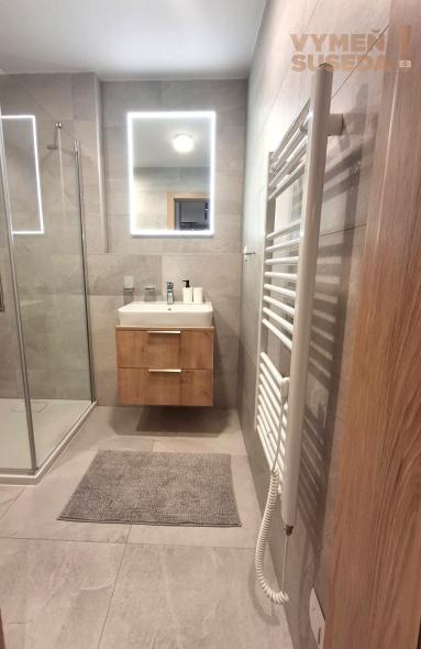 VYMEŇ SUSEDA! – Na predaj exkluzívny 2 izbový apartmán v ikonickom rezorte Evergreen Tále