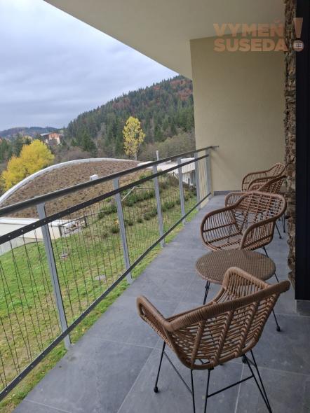 VYMEŇ SUSEDA! – Na predaj exkluzívny 2 izbový apartmán v ikonickom rezorte Evergreen Tále