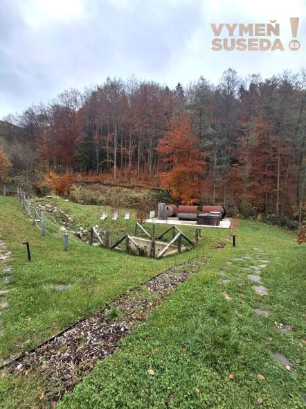 VYMEŇ SUSEDA! – Na predaj exkluzívny 2 izbový apartmán v ikonickom rezorte Evergreen Tále