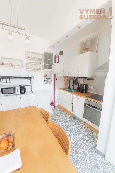 VYMEŇ SUSEDA! – VÝNIMOČNÝ 2 IZB. ZARIADENÝ BYT, PLZENSKÁ, BA III, NOVÉ MESTO