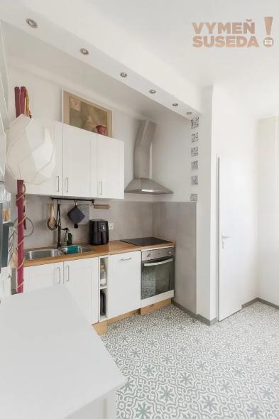VYMEŇ SUSEDA! – VÝNIMOČNÝ 2 IZB. ZARIADENÝ BYT, PLZENSKÁ, BA III, NOVÉ MESTO